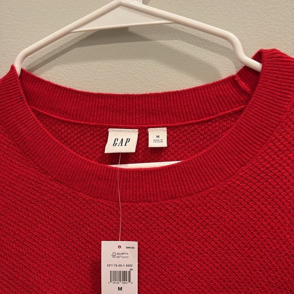 NEW! GAP - women’s Red Knit Sweater.  Size medium.  Red. - Picture 8 of 13